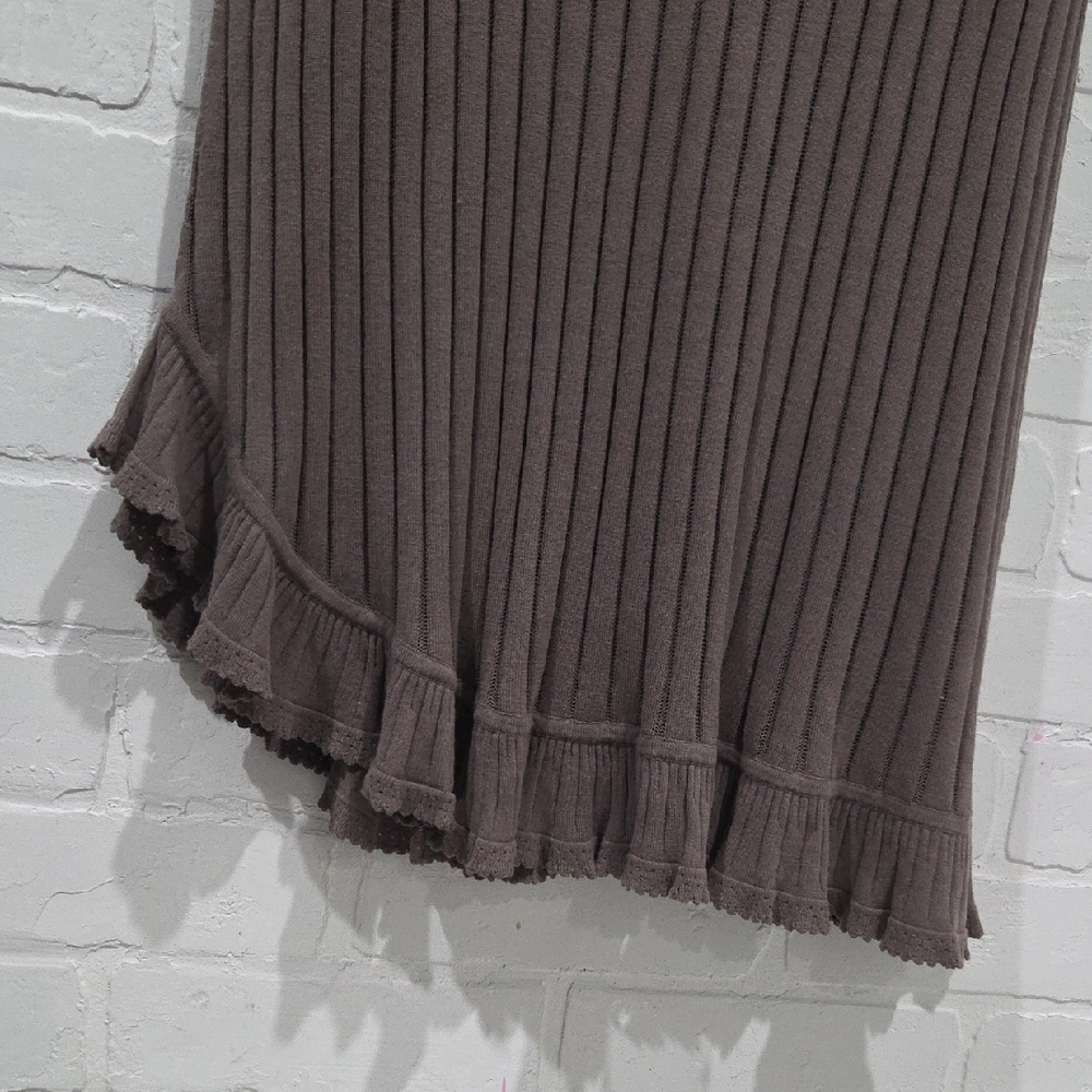 Laurèl Ribbed Asymmetrical Dress - Picture 3 of 10
